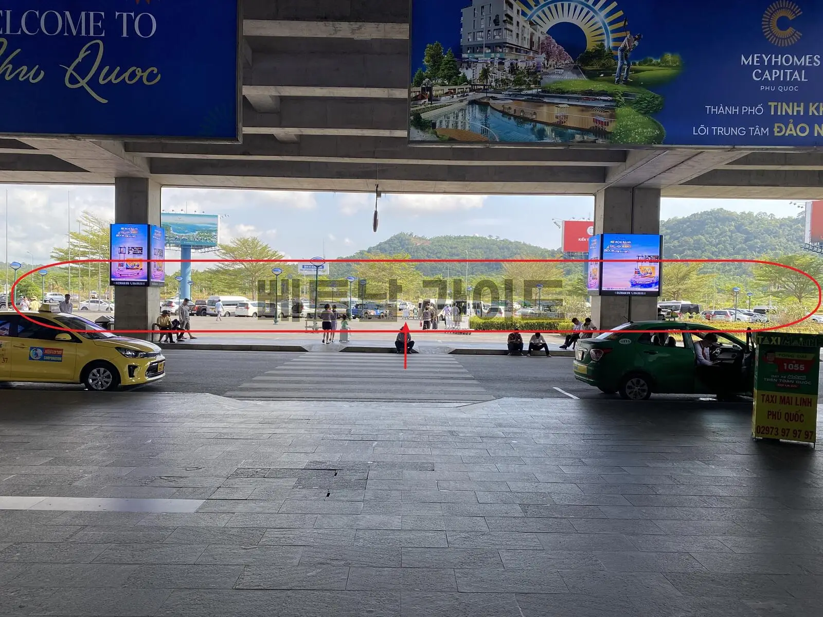 フーコック空港の駐車場の写真